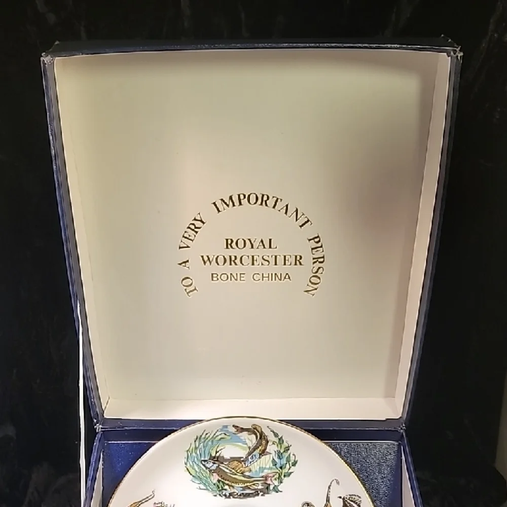 0793. Royal Worcester ~ Cream & Gold ~ Fishing Motif ~ VIP ~Tea Cup Set ~ GIFT?